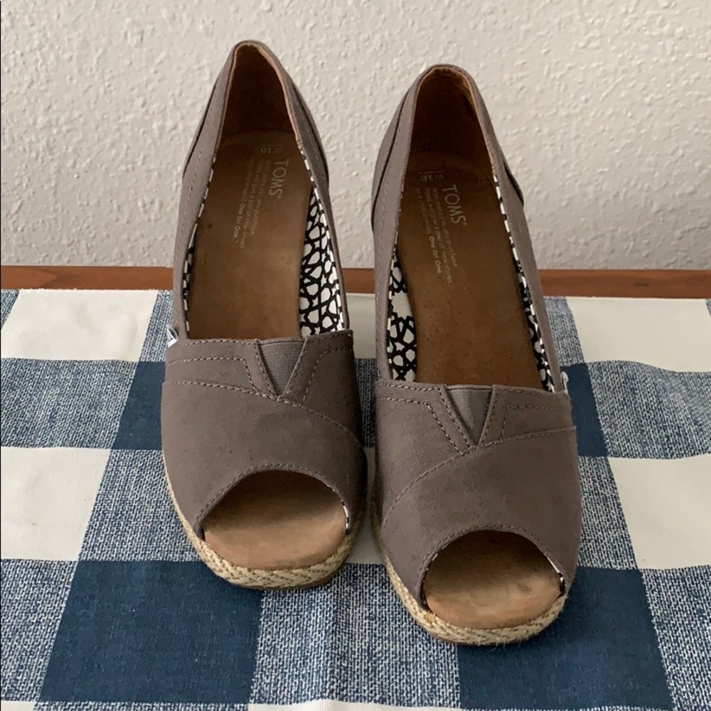 TOMS WEDGE SHOES